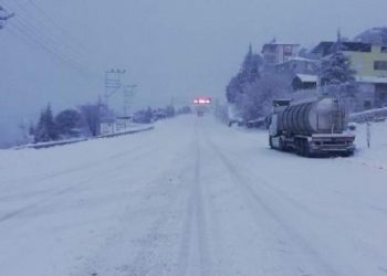 Mersin’de Sertavul Geçidi kar yağışı nedeniyle ulaşıma kapatıldı
