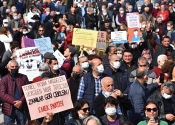 Binler zamlara karşı mitingde buluştu: Artık yeter geçinemiyoruz