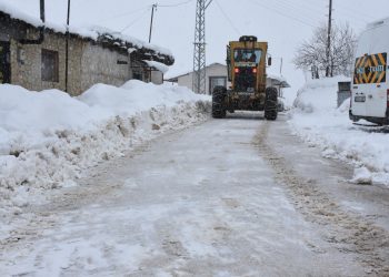 Karla mücadele ekipleri 10 gündür dağ köylerinde