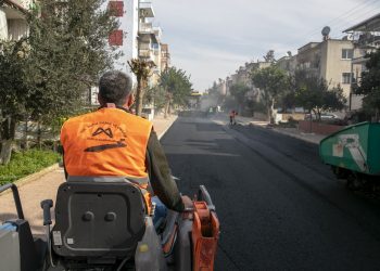 Akbelen Mahallesi’nde asfalt atağı