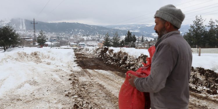 Kentin yüksek kesimlerindeki kar nöbeti sürüyor