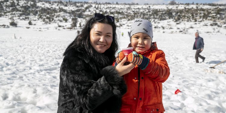 Çamlıyayla’nın soğuk havasında vatandaşın içi çorba ve kaynarla ısındı