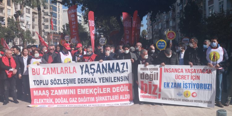 BES, faturaları yakarak zamlara tepki gösterdi