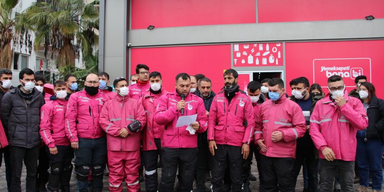 Yemeksepeti işçilerinin mücadelesi sürüyor: “haklarımızdan, emeğimizden vazgeçmiyoruz!”