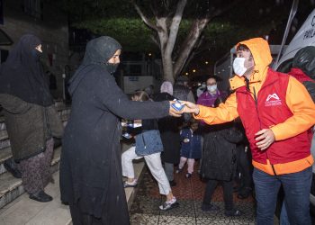 Büyükşehir 20 bin kandil simidi dağıttı