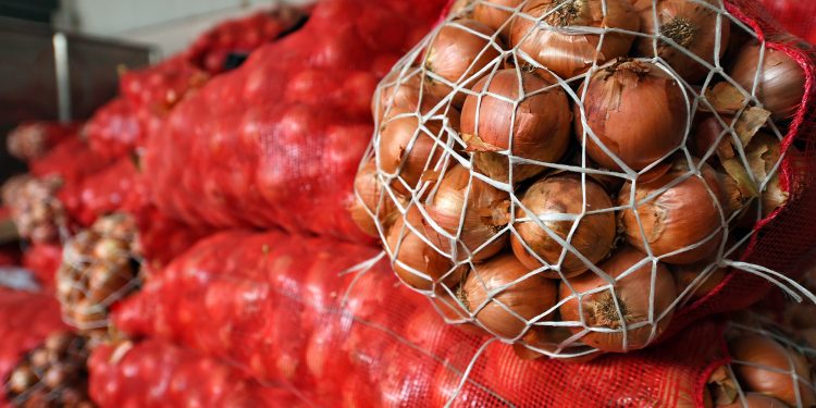 Büyükşehir, 50 ton daha patates ve soğan dağıtmaya başladı