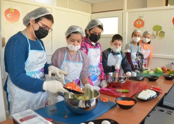 Minik aşçılar mutfakta