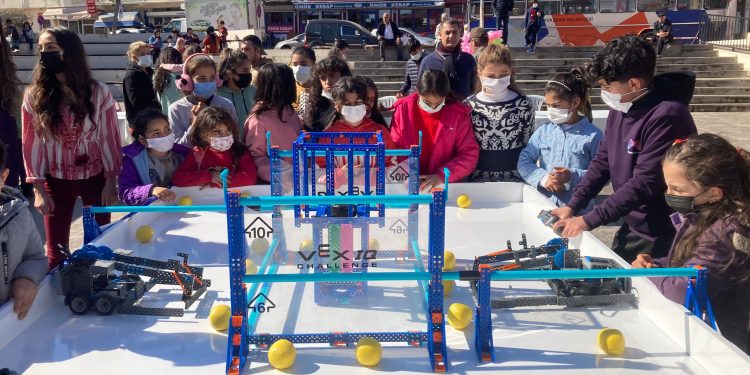 Geleceğin mucitleri için sosyal faaliyetler sürüyor