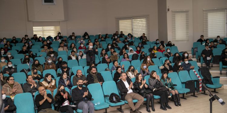 Üniversite adayı öğrenciler Büyükşehir’in etkinliğinde stres attı