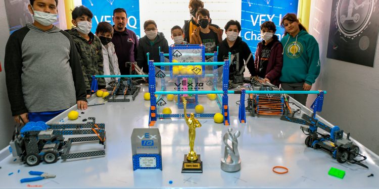 Yaptıkları robotlar çocuklara ulusal başarılar kazandırıyor