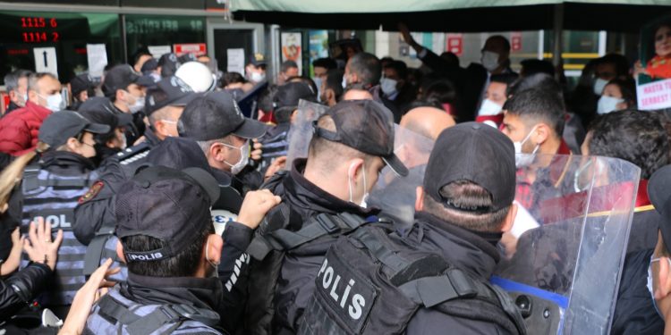 Mersin’de avukatlara sert müdahale