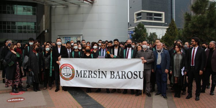 Mersin Barosu ve ÖHD’den avukatlara sert müdahale eden polislere tepki