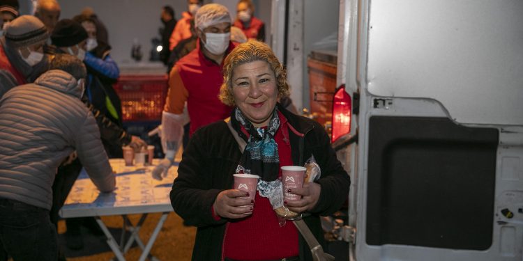 Adliye önünde bin 350 kişilik çorba ikramı