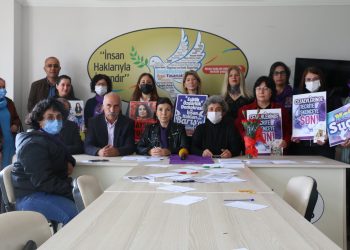 İHD Mersin Kadın Komisyonu: Haneler şiddet ve yoksullukla dolu dolaplar ise boş