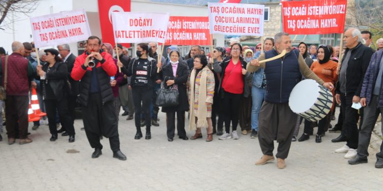 Doğasına sahip çıkan köylüler ÇED toplantısını yaptırmadı