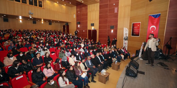 BÜYÜKŞEHİR’DEN YKS’YE HAZIRLANAN ÖĞRENCİLERE “MOTİVASYON”