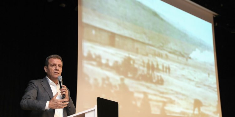 Seçer: “Geçmişimizi bilmemiz, gelecek için el feneri görevi görür”