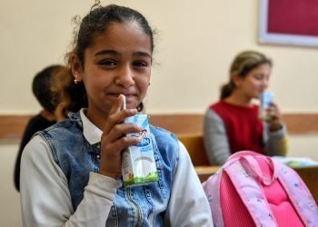  “Süt Senin Gurur Mersin”in miniklerin yüzünü güldürüyor