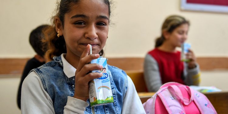 “Süt Senin Gurur Mersin”in miniklerin yüzünü güldürüyor