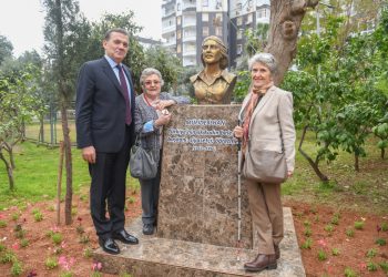 Başkan Özyiğit, Müfide İlhan’ın kızları ile buluştu