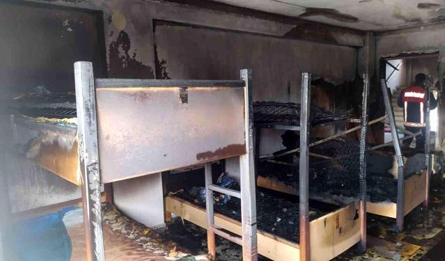 Tarsus’ta öğrenci yurdunda yangın