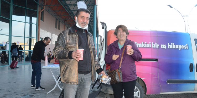 Büyükşehirden Tarsus TAŞTİ önünde çorba dağıtımı