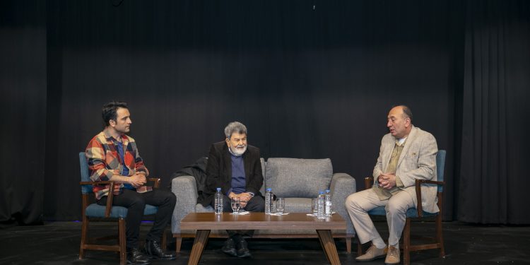 Mersin şehir tiyatrosu şair çapan’ı ağırladı