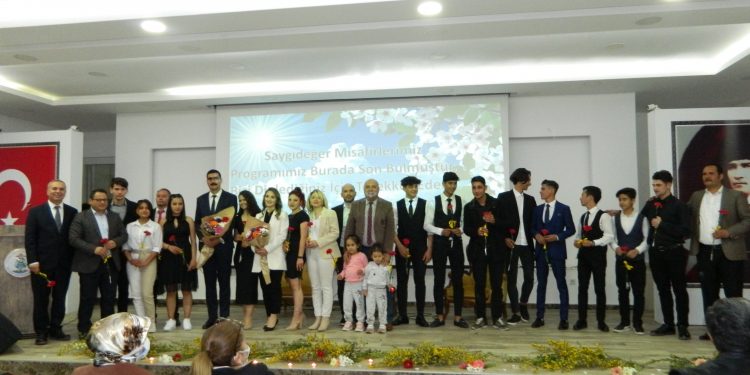 Taşucu’nda Şiir Dinletisi