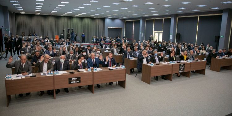 AKP’li Belediye Başkanı: 15 yıl önce buzdolabı alamıyordunuz