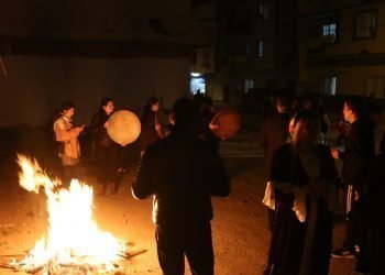 Mersin’de ilk Newroz ateşini kadınlar yaktı