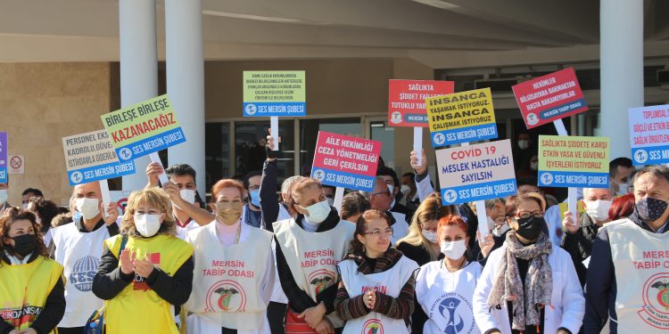 Sağlık emekçilerinden büyük grev