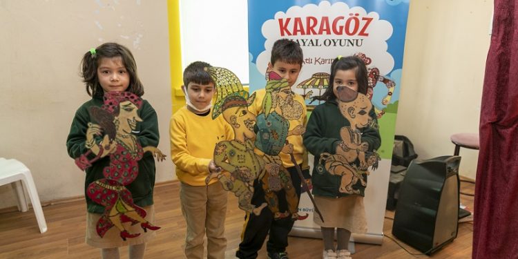 Çocukları Karagöz ve Hacivat’la buluşuyor