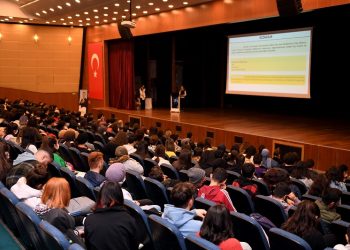 Öğrenciler merak ettiklerini sordu, uzmanlar yanıtladı