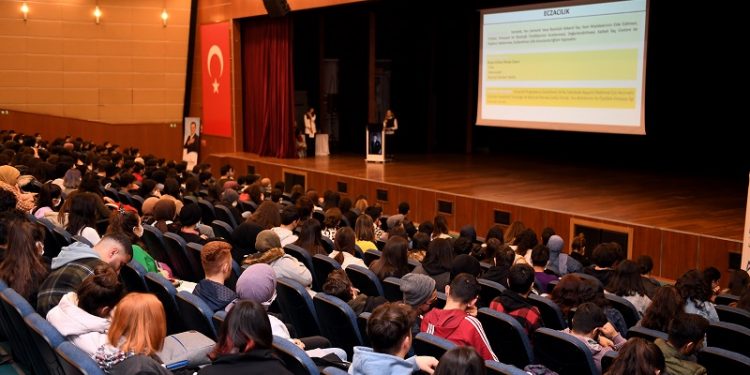 Öğrenciler merak ettiklerini sordu, uzmanlar yanıtladı