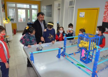 Çocuklar robot tasarlarken, anneleri 3 boyutlu tasarım dersi alıyor