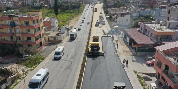 Mithat Toroğlu Mahallesi’nde yol yenileme çalışması
