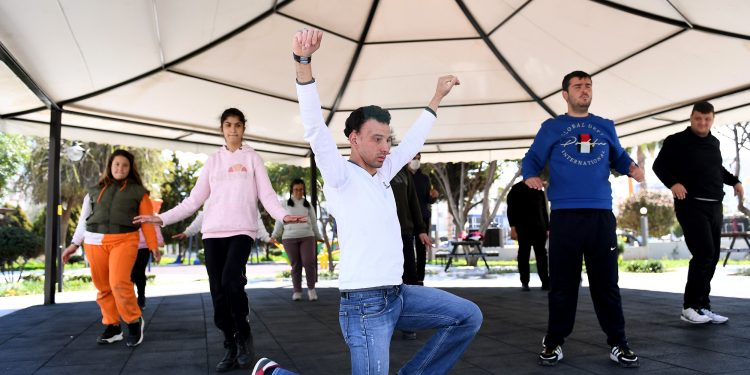 Engelsiz Yaşam Parkı’nda ‘Halk Oyunları Kursu’