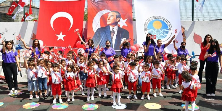 Münir Özkul Kreşi’nde 23 Nisan coşkusu