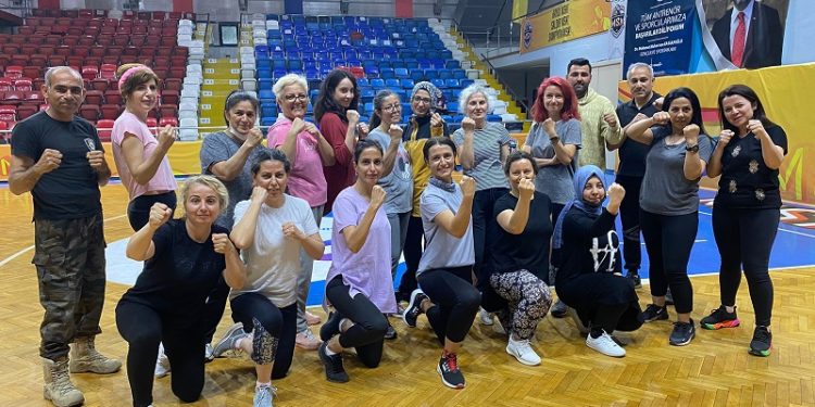 Kadın öğretmenlere savunma eğitimi