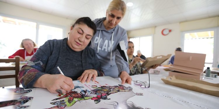 Gönüllü evleri gönülleri birleştiriyor