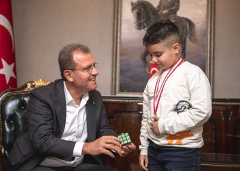 Matematikte dünya birincisi Ömer Erken, Başkan Seçer’le buluştu