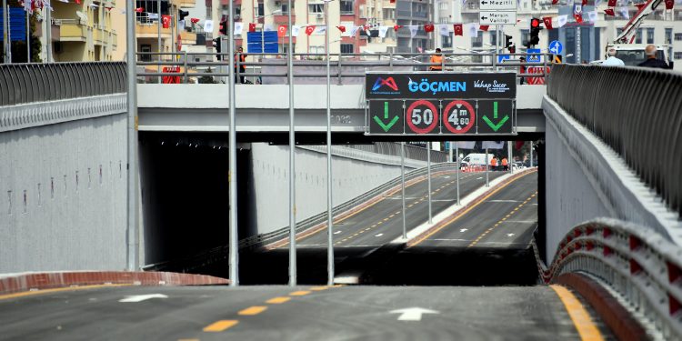 Göçmen’deki katlı kavşak açıldı