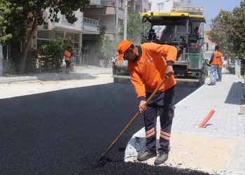 Erdemli’de asfalt çalışmaları sürüyor