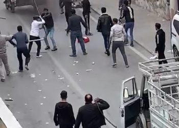 İki grup birbirine demir sopalarla saldırdı