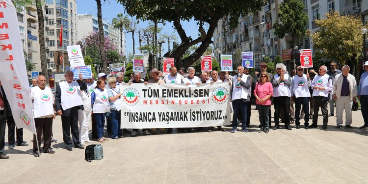 Emeklilerden AKP’ye kırmızı kart