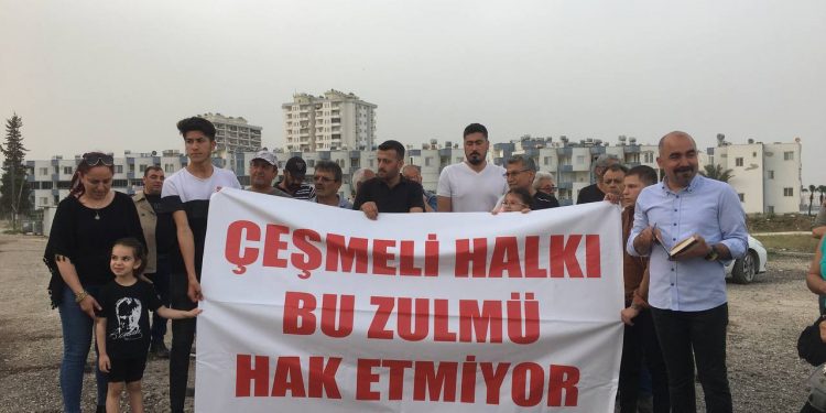 Çeşmeli’de yurttaşlardan bozuk yollara tepki