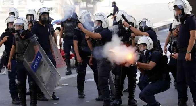 Toplantı ve gösteri yürüyüşü yönetmeliğinde değişiklik:
