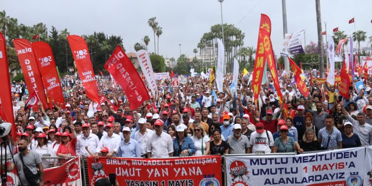 Emekçiler 1 Mayıs alanında haykırdılar: Bu düzeni değiştireceğiz