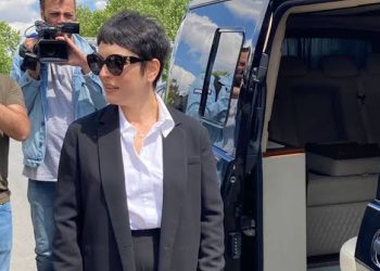 CHP’li Antmen Ezgi Mola’ya verilen cezaya tepki gösterdi