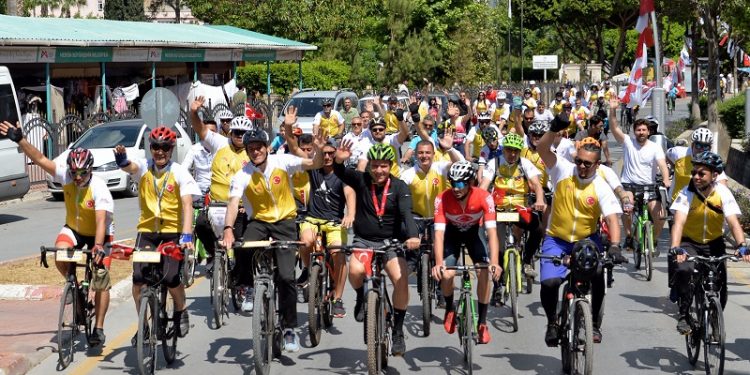 Bisikletseverler ‘Kleopatra Bisiklet Festivali’nde pedal çevirdi
